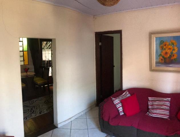 Casa à venda com 4 quartos, 180m² - Foto 1