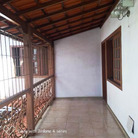 Casa à venda com 5 quartos, 262m² - Foto 2