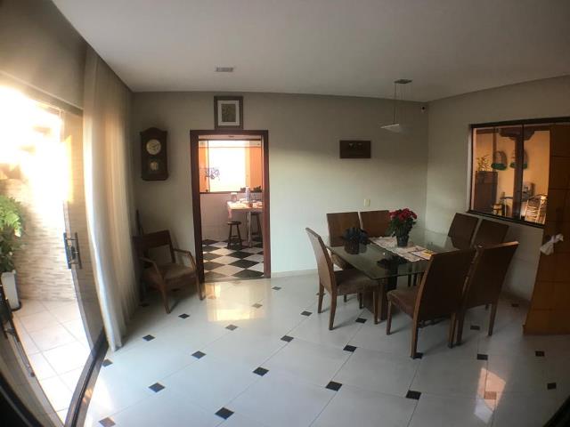 Casa à venda com 5 quartos, 270m² - Foto 2