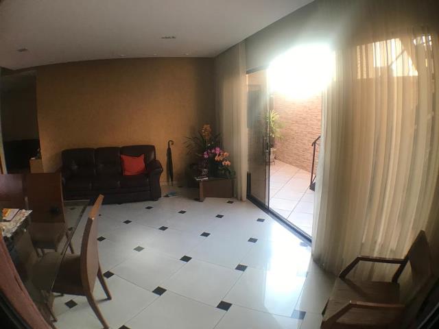 Casa à venda com 5 quartos, 270m² - Foto 1
