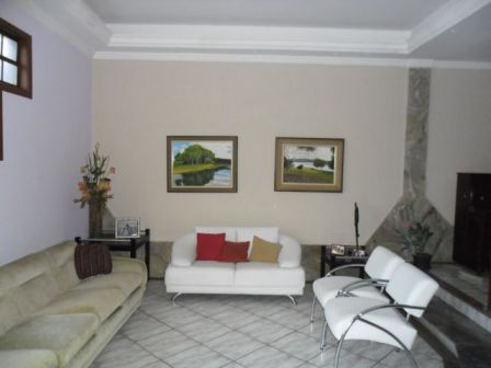 Casa à venda com 4 quartos, 220m² - Foto 2