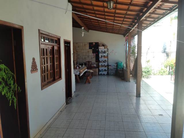 Casa à venda com 3 quartos, 200m² - Foto 1