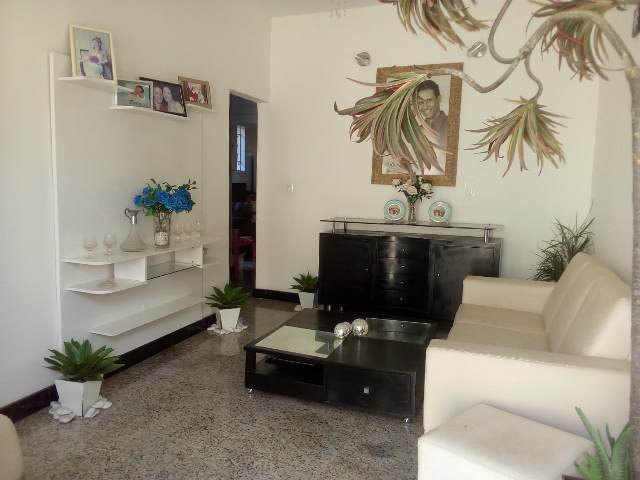 Casa à venda com 3 quartos, 160m² - Foto 1