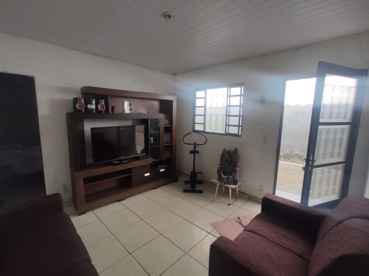 Casa à venda com 3 quartos, 70m² - Foto 1