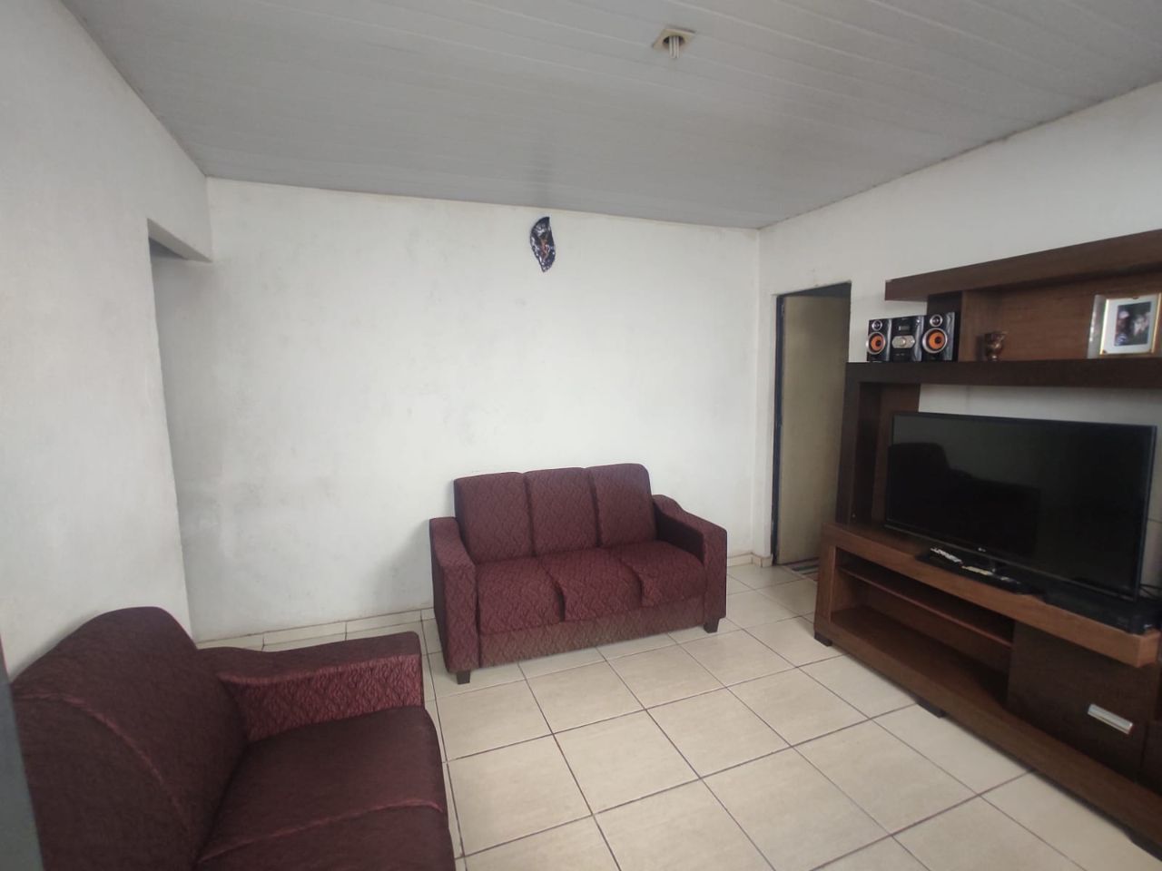 Casa à venda com 3 quartos, 70m² - Foto 2