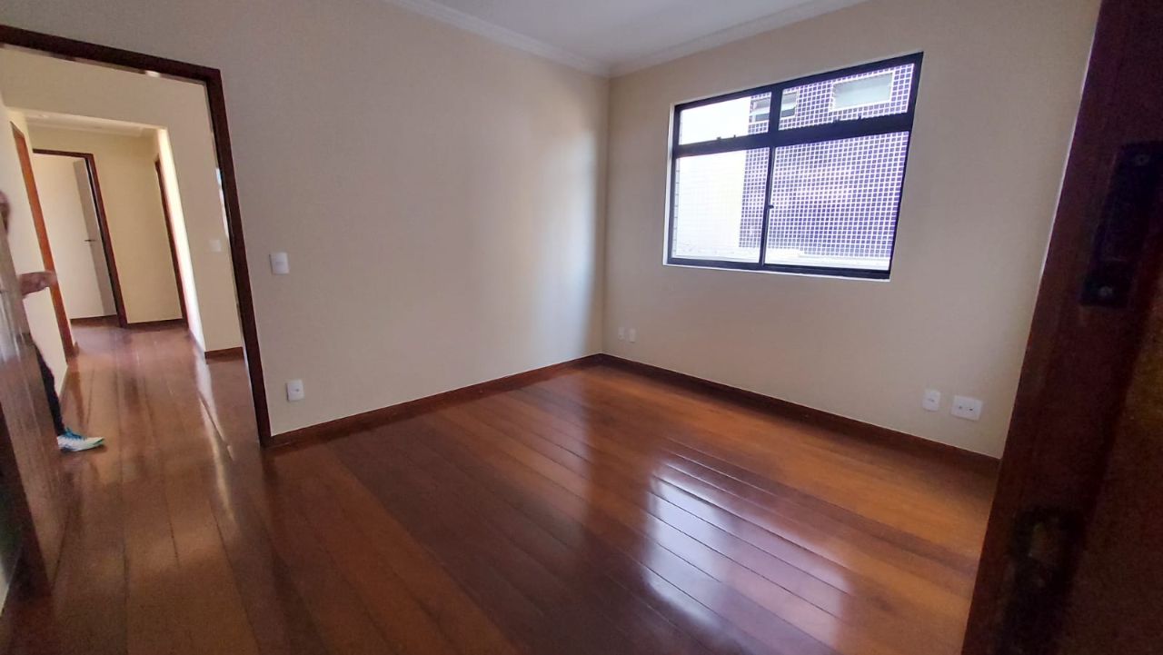 Apartamento para alugar com 3 quartos, 90m² - Foto 1