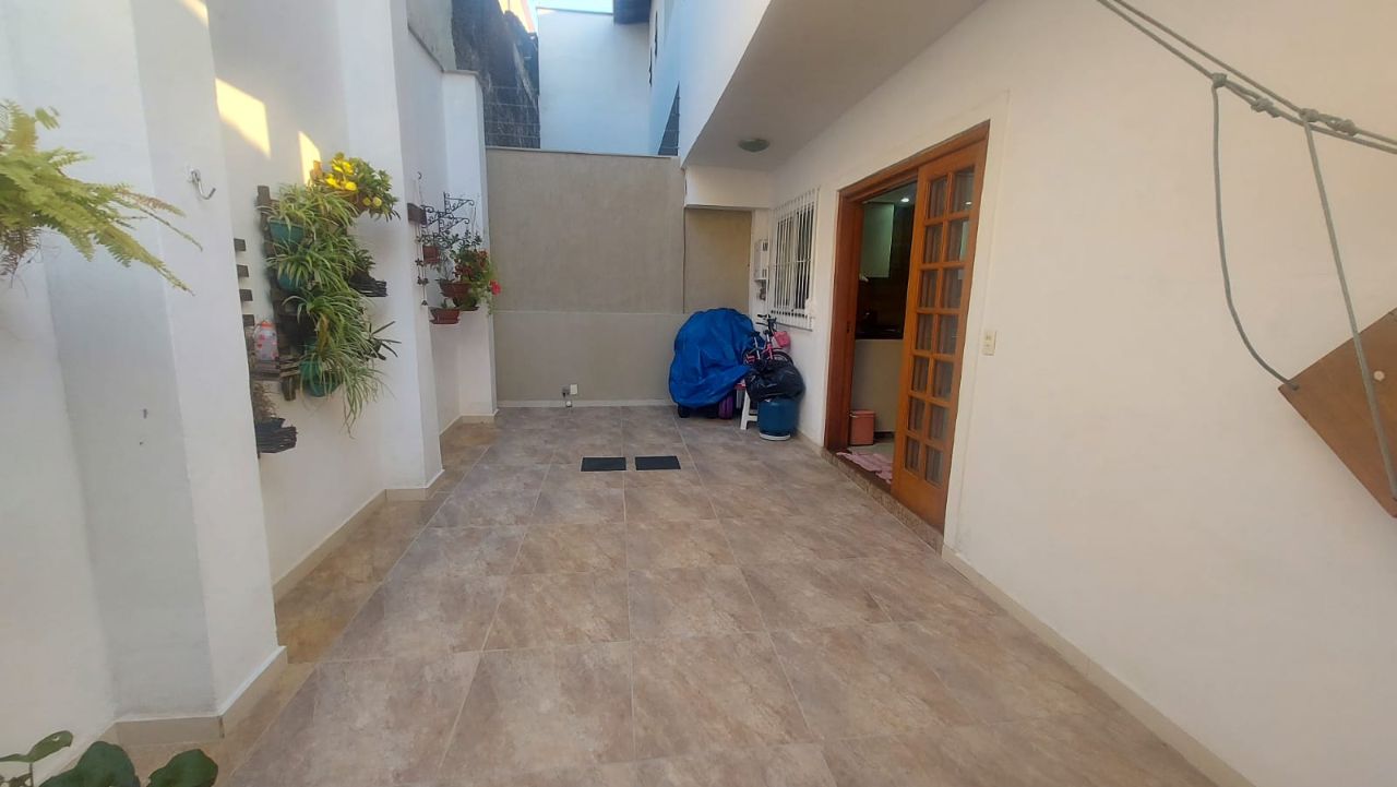 Casa à venda com 3 quartos, 165m² - Foto 4