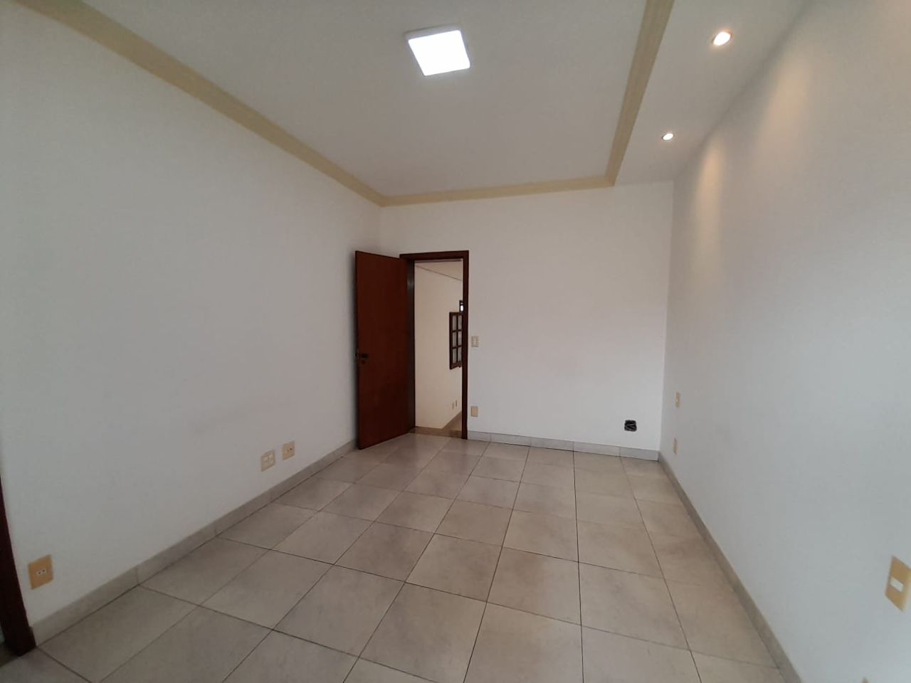 Casa à venda com 3 quartos, 200m² - Foto 4