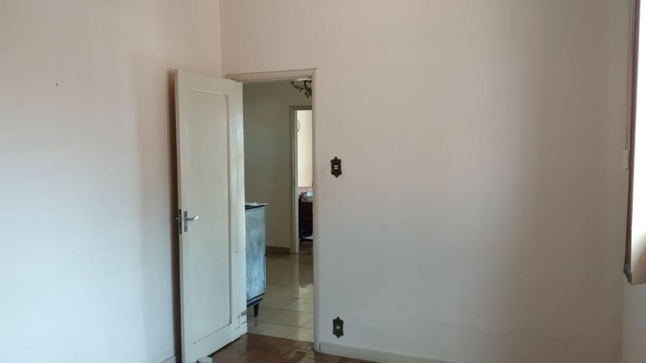 Casa à venda com 6 quartos, 154m² - Foto 5