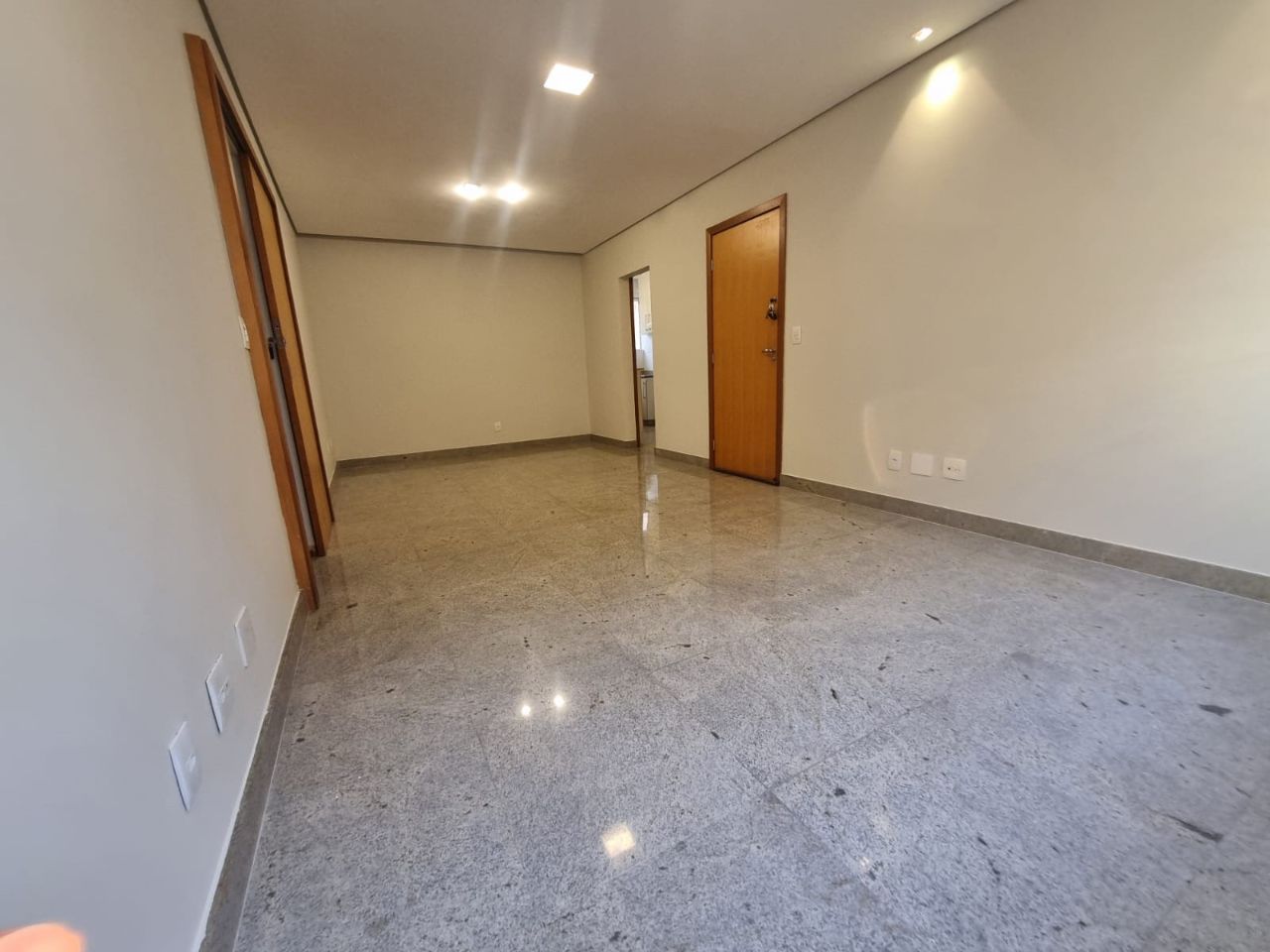 Apartamento à venda com 3 quartos, 87m² - Foto 3