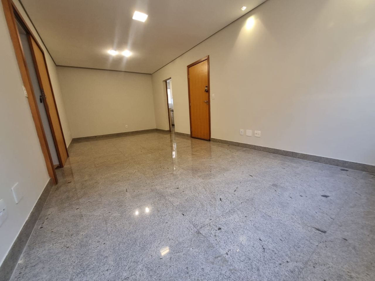 Apartamento à venda com 3 quartos, 87m² - Foto 1