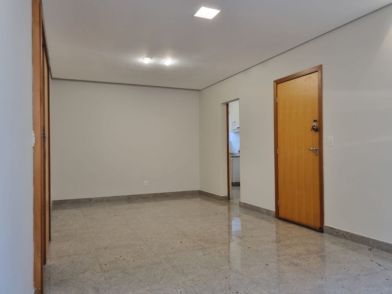 Apartamento à venda com 3 quartos, 87m² - Foto 4