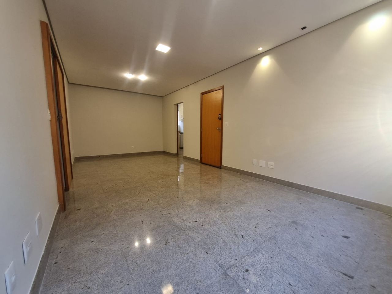 Apartamento à venda com 3 quartos, 87m² - Foto 5