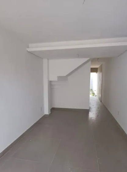 Casa à venda com 2 quartos, 118m² - Foto 1