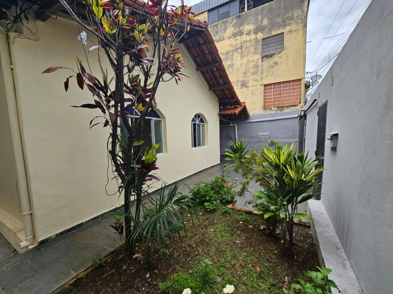 Casa à venda com 3 quartos, 276m² - Foto 2