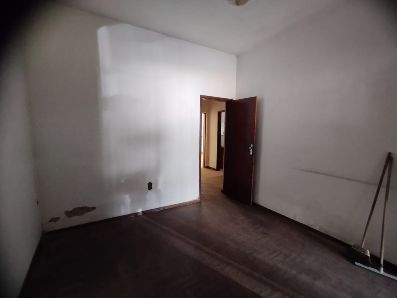 Casa à venda com 6 quartos, 234m² - Foto 2