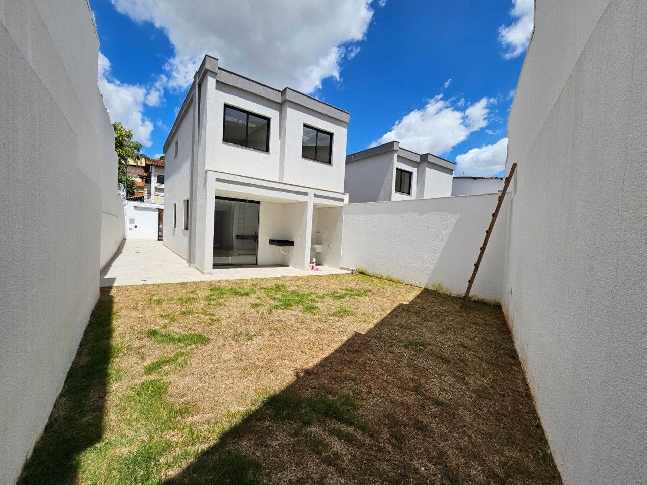 Casa para alugar com 3 quartos, 115m² - Foto 2