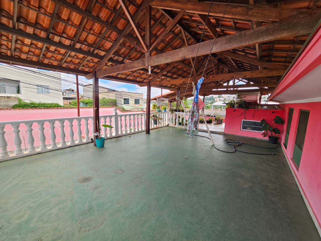 Casa à venda com 3 quartos, 224m² - Foto 1