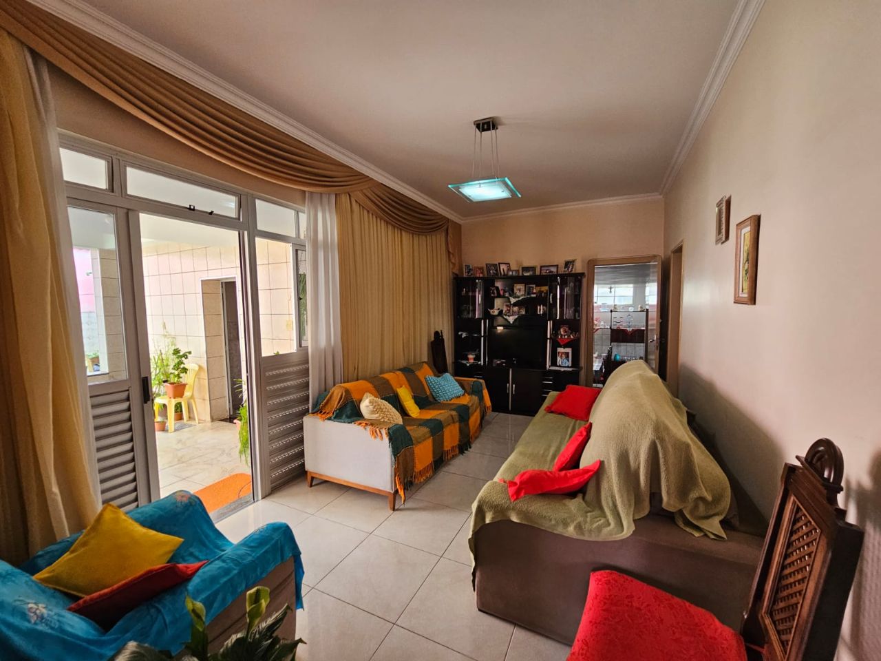 Casa à venda com 3 quartos, 224m² - Foto 2