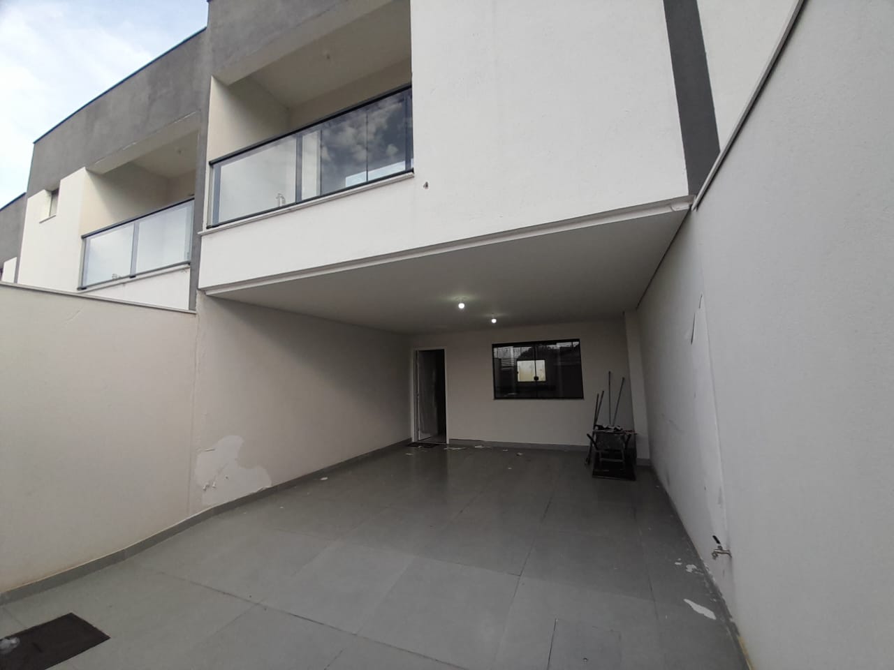 Casa à venda com 3 quartos, 118m² - Foto 1
