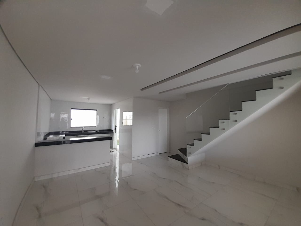 Casa à venda com 3 quartos, 118m² - Foto 3