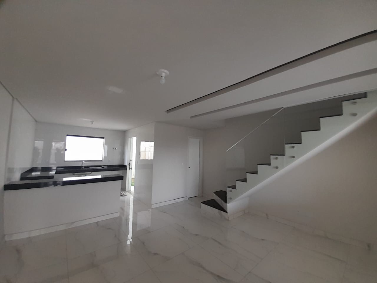 Casa à venda com 3 quartos, 118m² - Foto 4