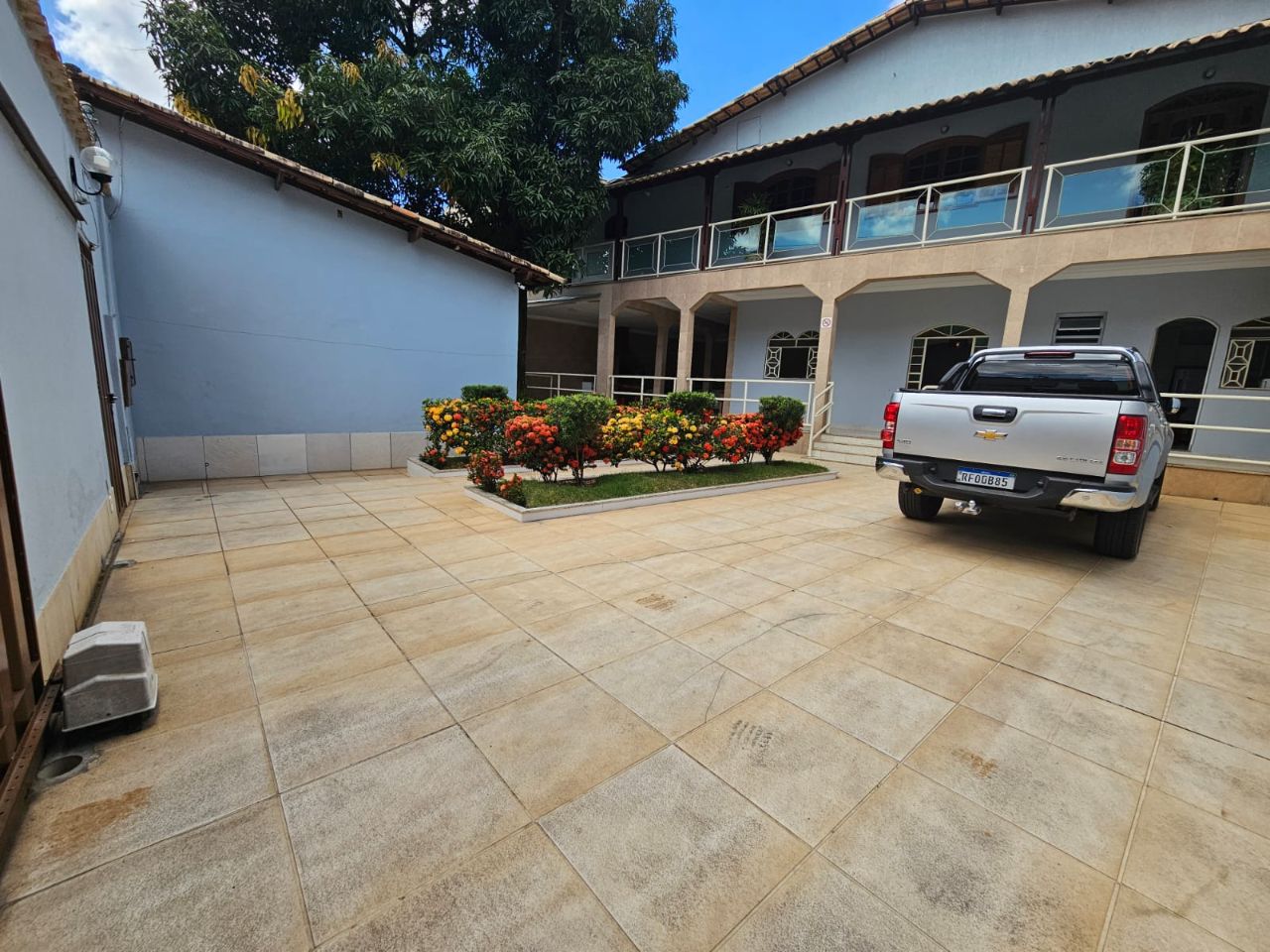 Casa à venda com 4 quartos, 340m² - Foto 1