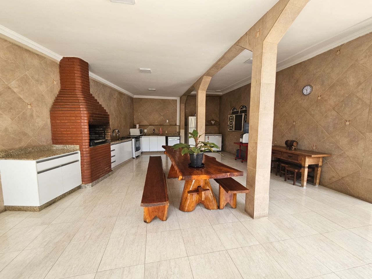 Casa à venda com 4 quartos, 340m² - Foto 2