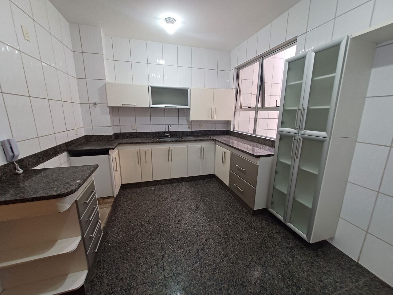 Apartamento à venda com 3 quartos, 119m² - Foto 19