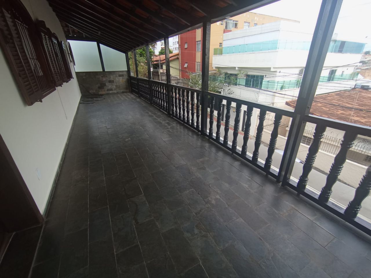 Casa para alugar com 4 quartos, 200m² - Foto 1