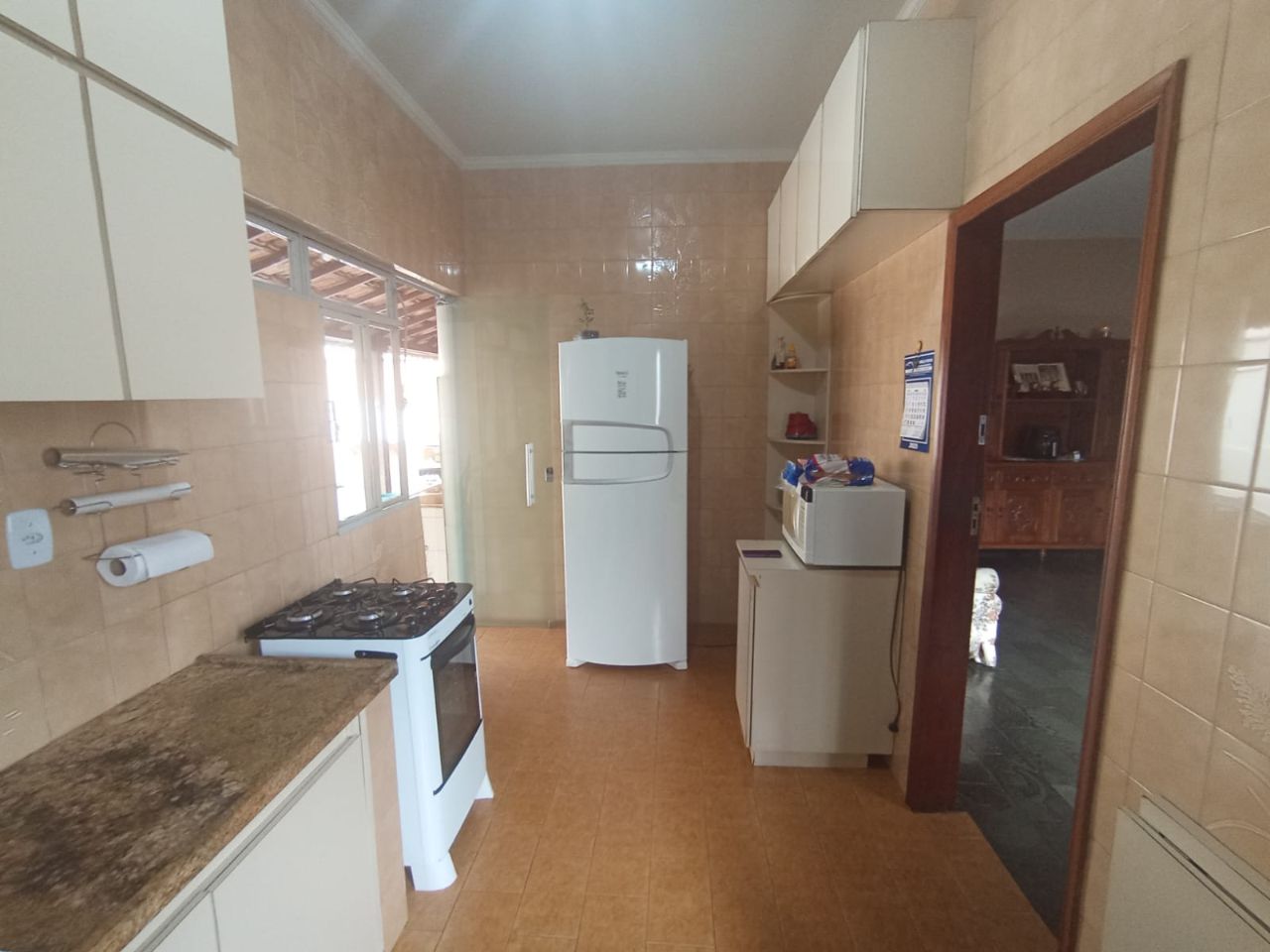 Casa para alugar com 4 quartos, 200m² - Foto 12