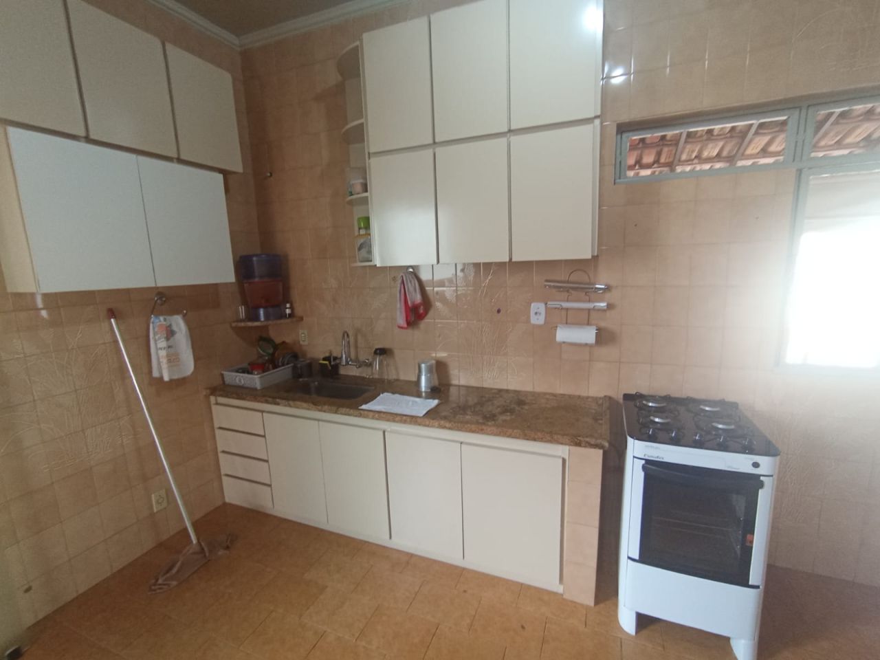 Casa para alugar com 4 quartos, 200m² - Foto 13
