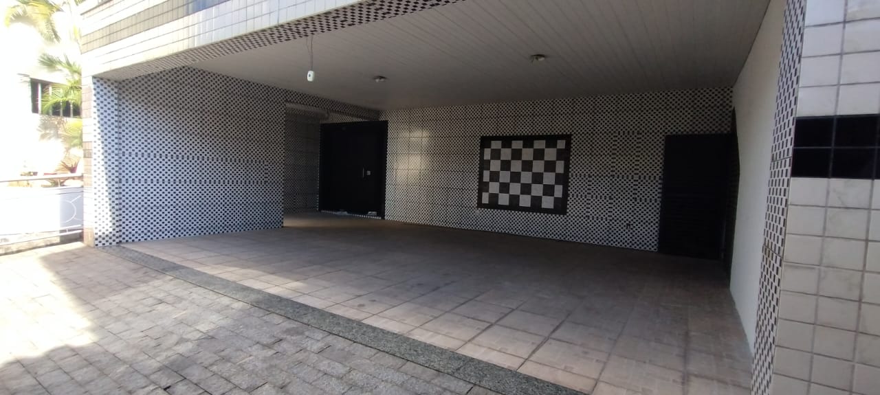 Casa à venda com 5 quartos, 374m² - Foto 1