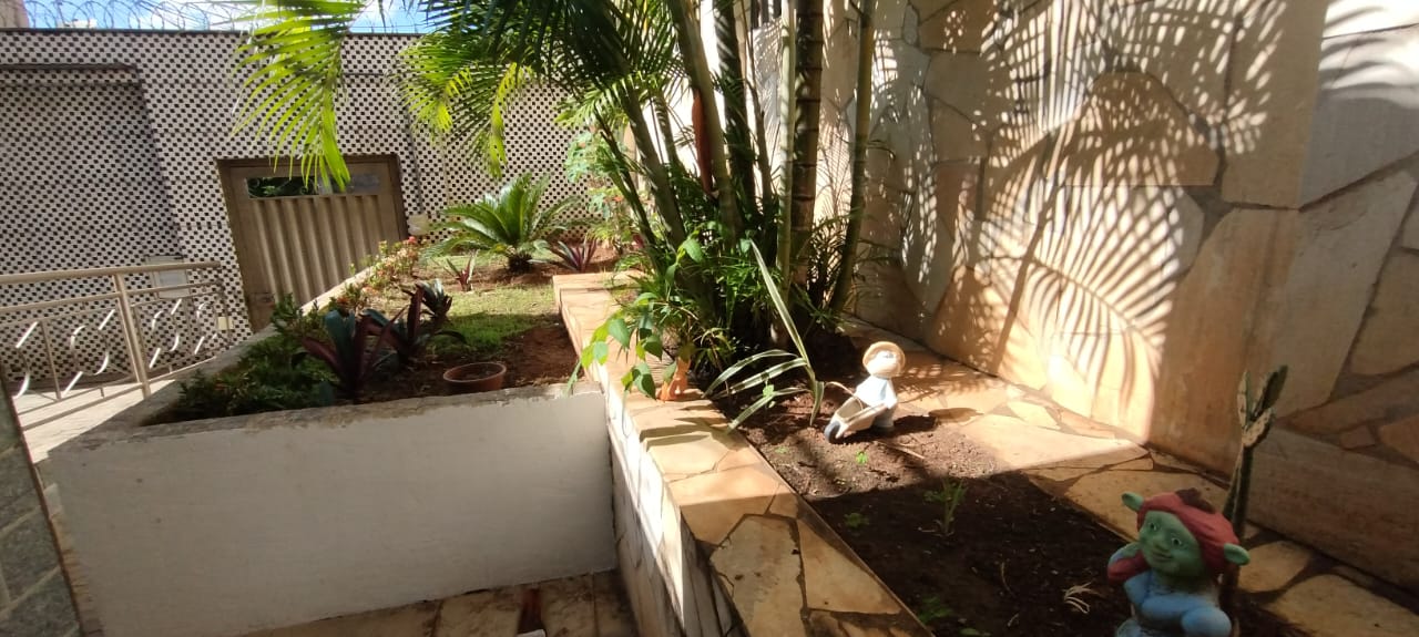 Casa à venda com 5 quartos, 374m² - Foto 2