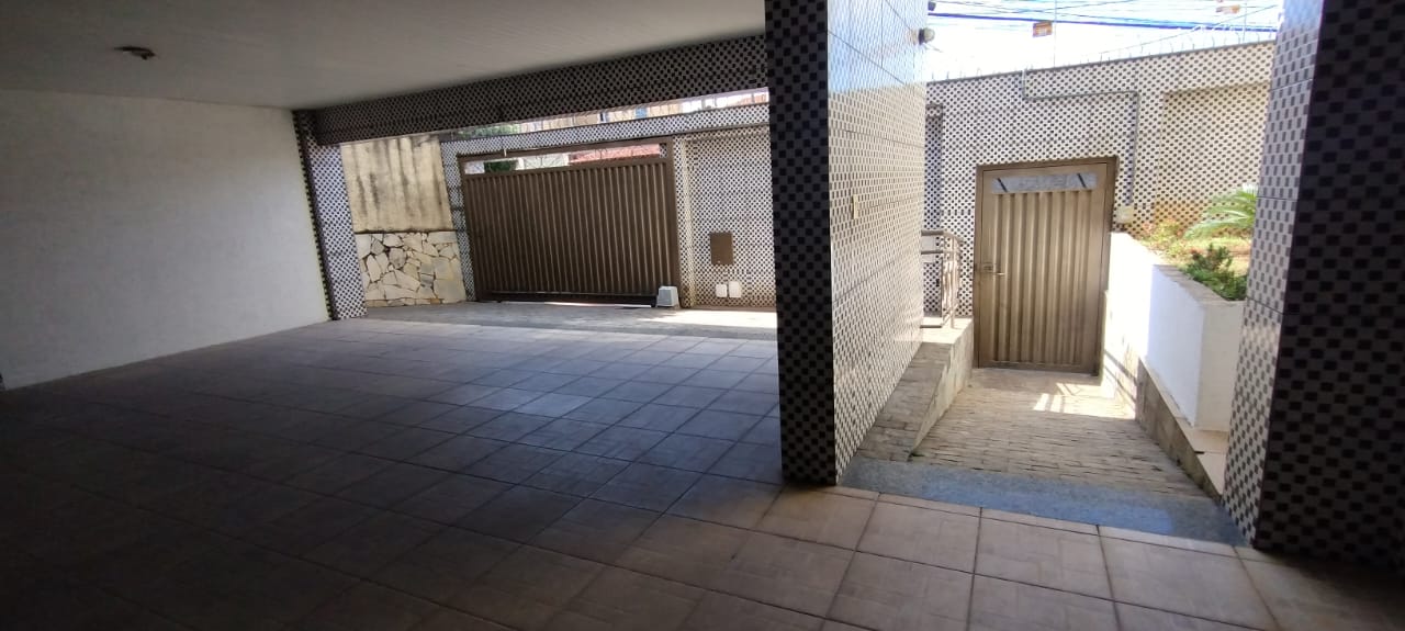 Casa à venda com 5 quartos, 374m² - Foto 3
