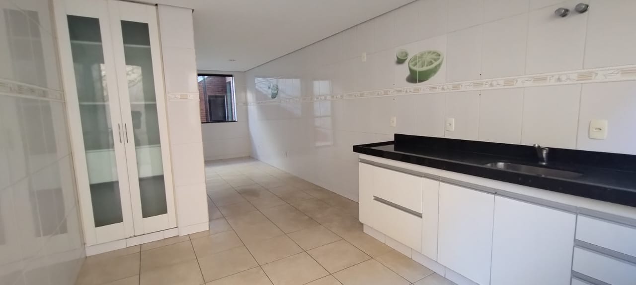 Casa à venda com 5 quartos, 374m² - Foto 12