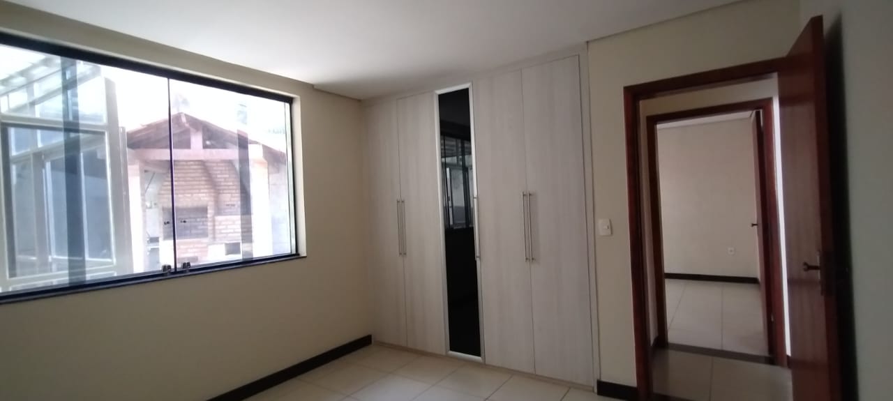 Casa à venda com 5 quartos, 374m² - Foto 21
