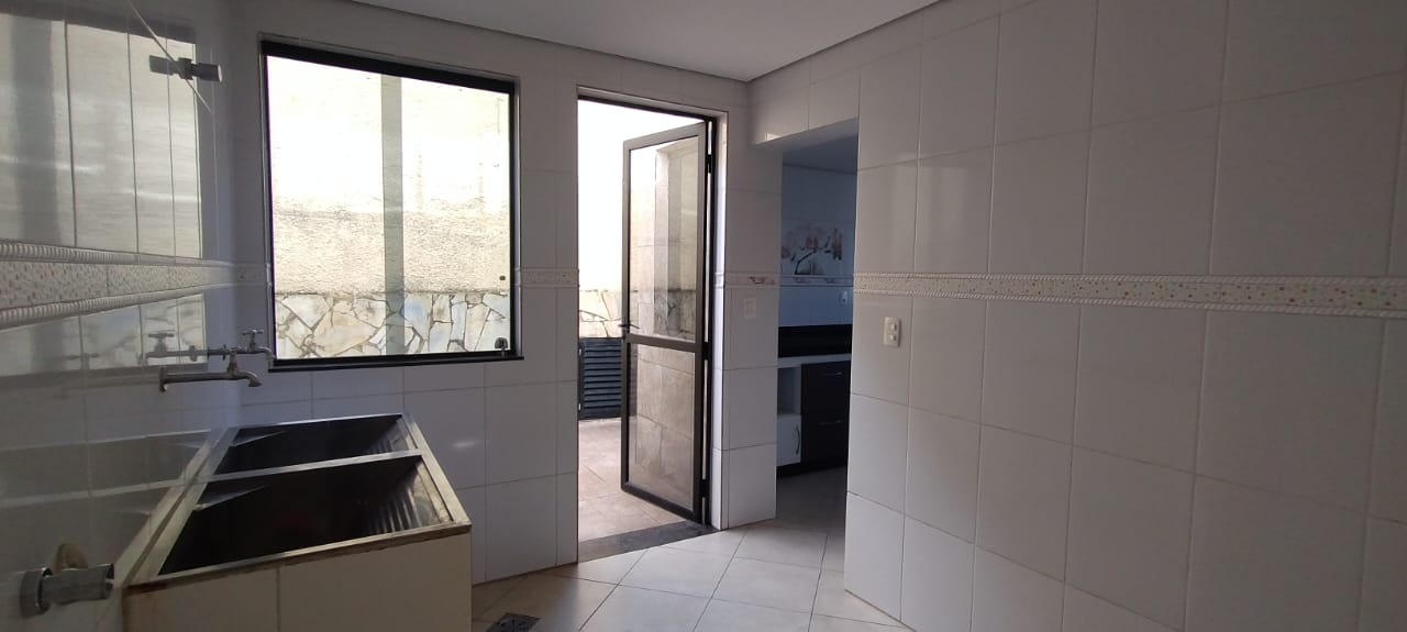 Casa à venda com 5 quartos, 374m² - Foto 25