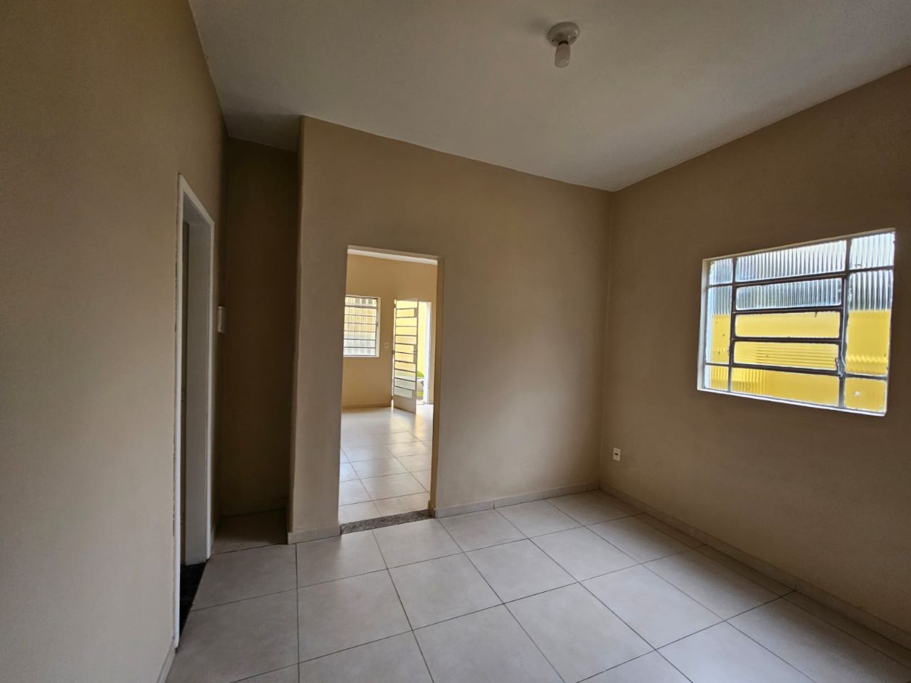 Casa para alugar com 3 quartos, 90m² - Foto 9
