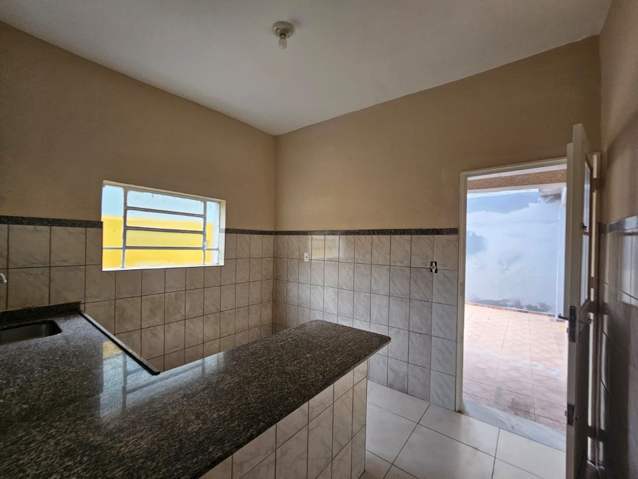Casa para alugar com 3 quartos, 90m² - Foto 13