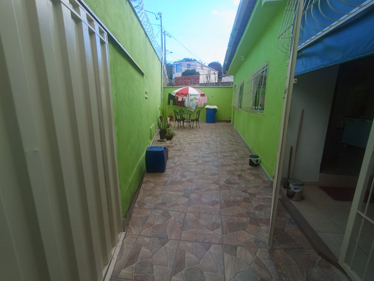 Casa à venda com 2 quartos, 60m² - Foto 1