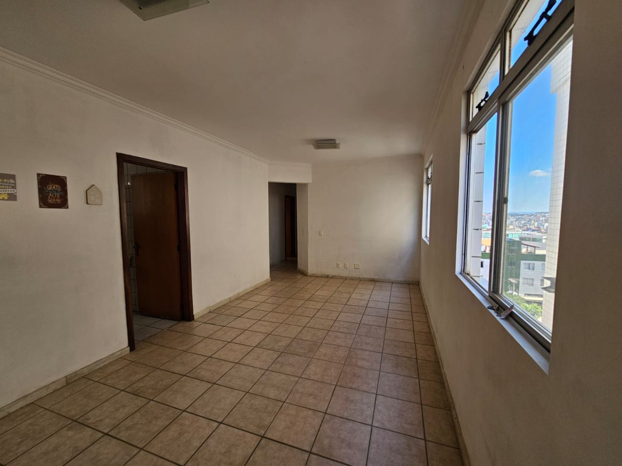 Apartamento para alugar com 3 quartos, 90m² - Foto 1