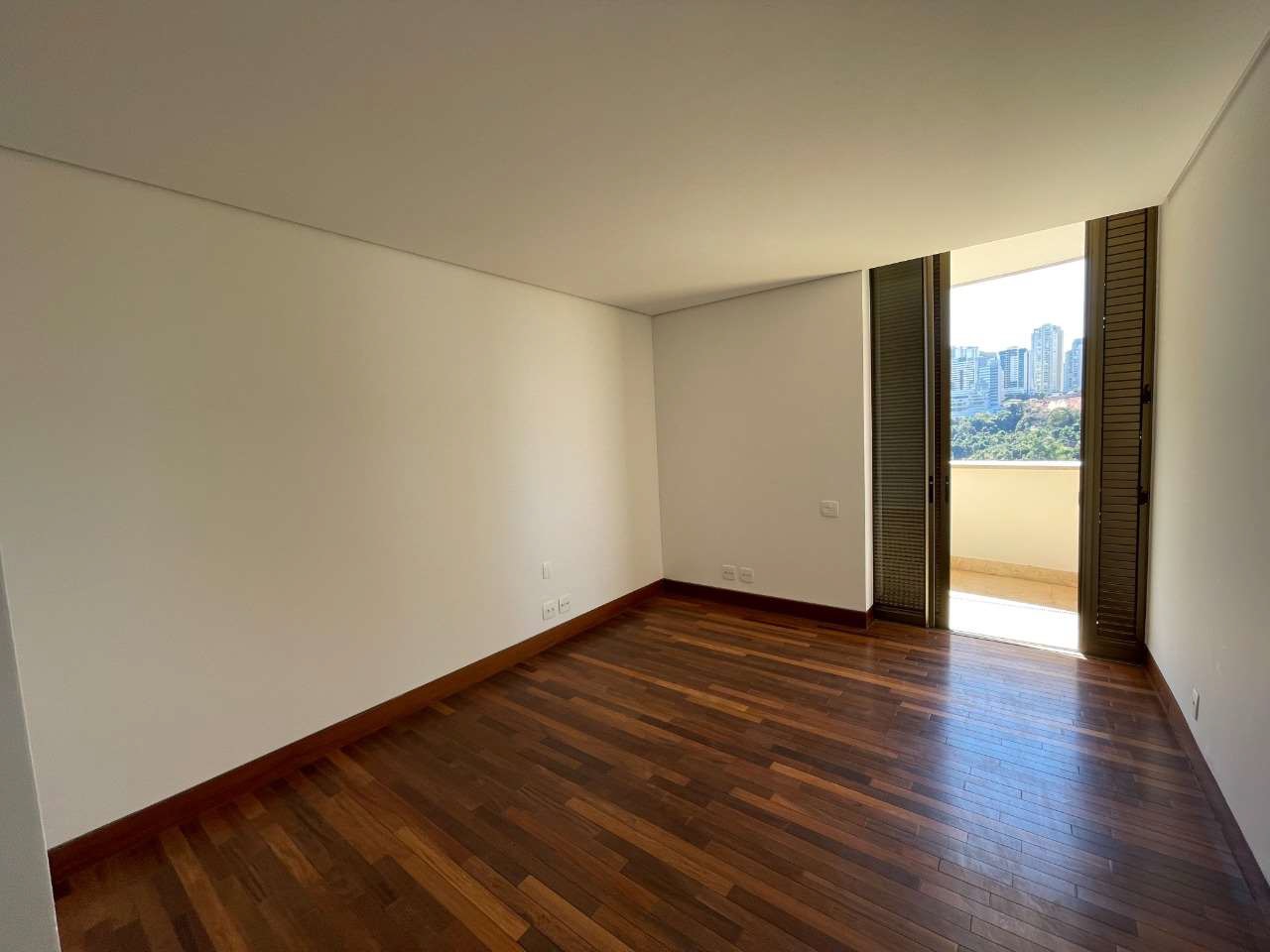 Apartamento à venda com 4 quartos, 576m² - Foto 11