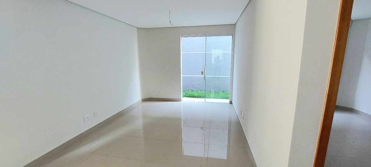 Apartamento à venda com 3 quartos, 116m² - Foto 2