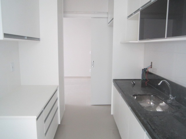 Apartamento à venda com 2 quartos, 72m² - Foto 3