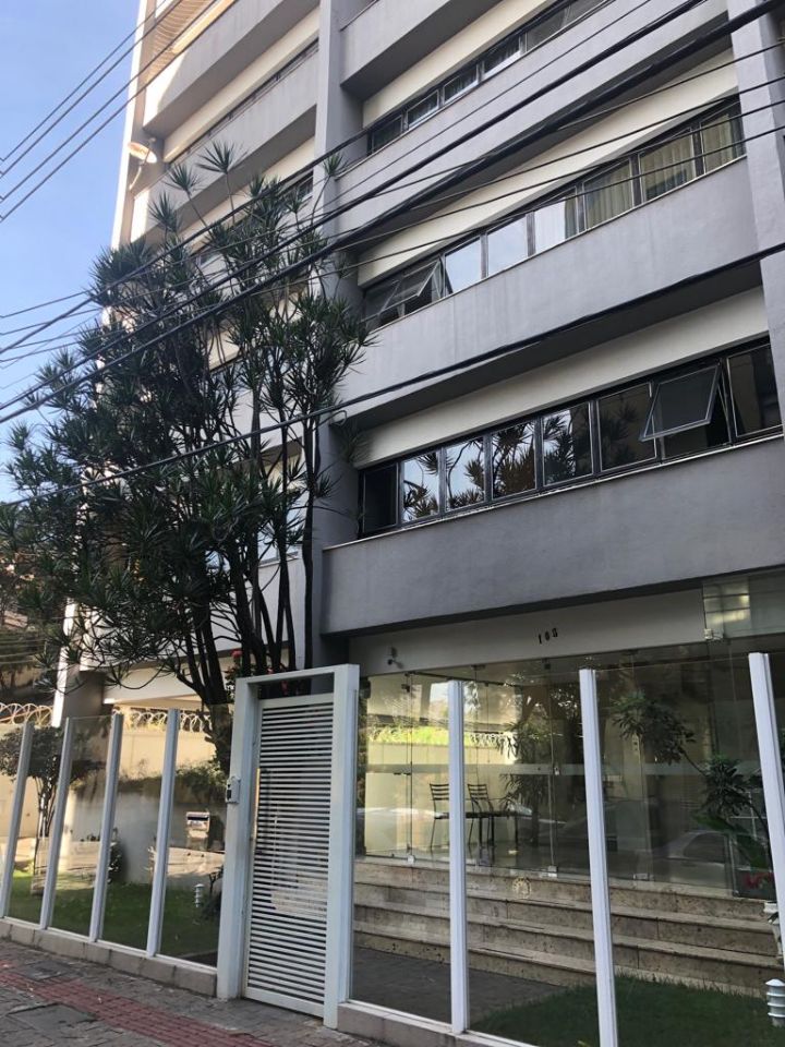 Apartamento à venda com 4 quartos, 200m² - Foto 1