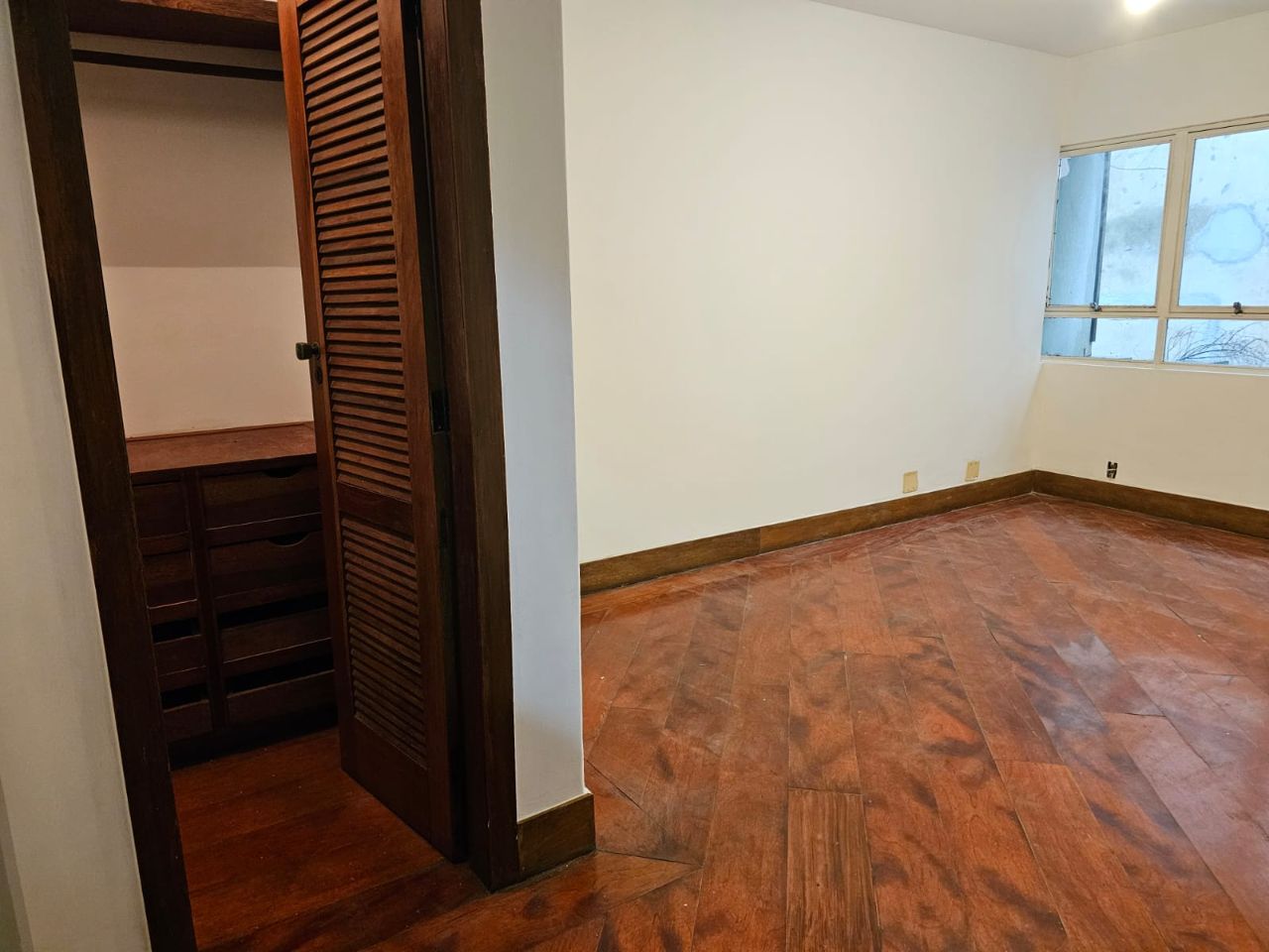 Apartamento à venda com 4 quartos, 200m² - Foto 8