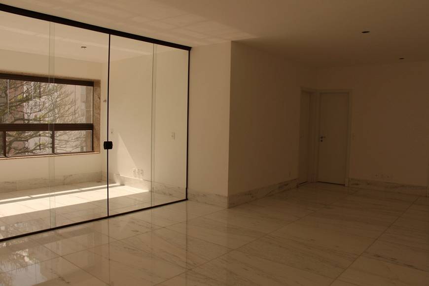 Apartamento à venda com 4 quartos, 161m² - Foto 1