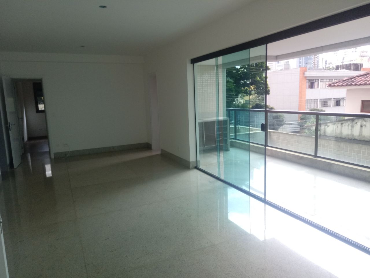 Apartamento à venda com 4 quartos, 150m² - Foto 2