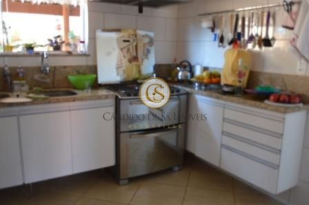 Cozinha com armários planejados